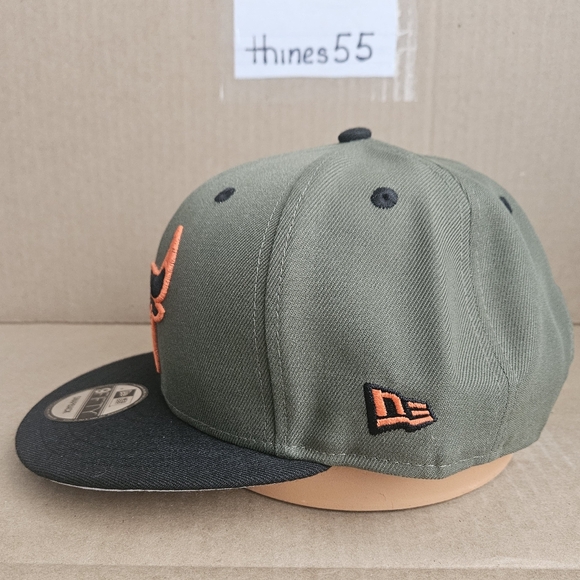 New Era Chicago Bulls Snapback Cap (Olive Green, Black & Orange) - Picture 2 of 5